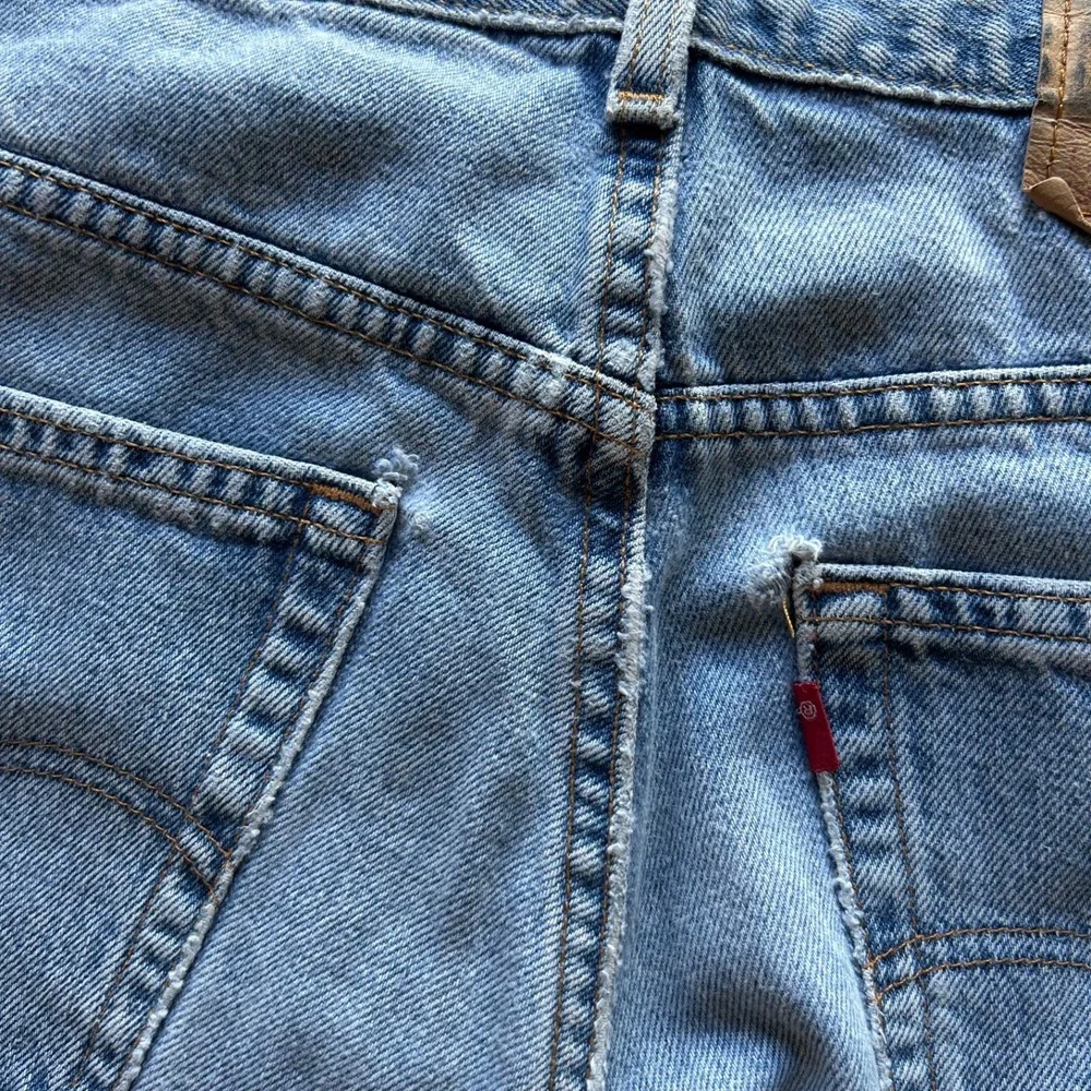 Vintage 90s Levis 560 Jeans Mens 38x30 Blue Light Denim Loose Fit Tapered USA